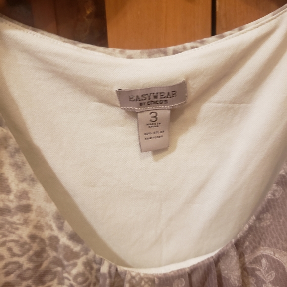 Woman's Top - Picture 2 of 3